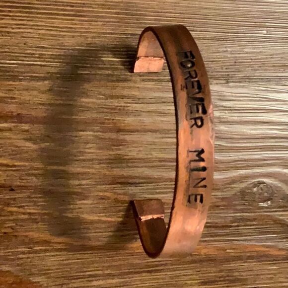 Handmade copper cuff - Picture 3 of 3